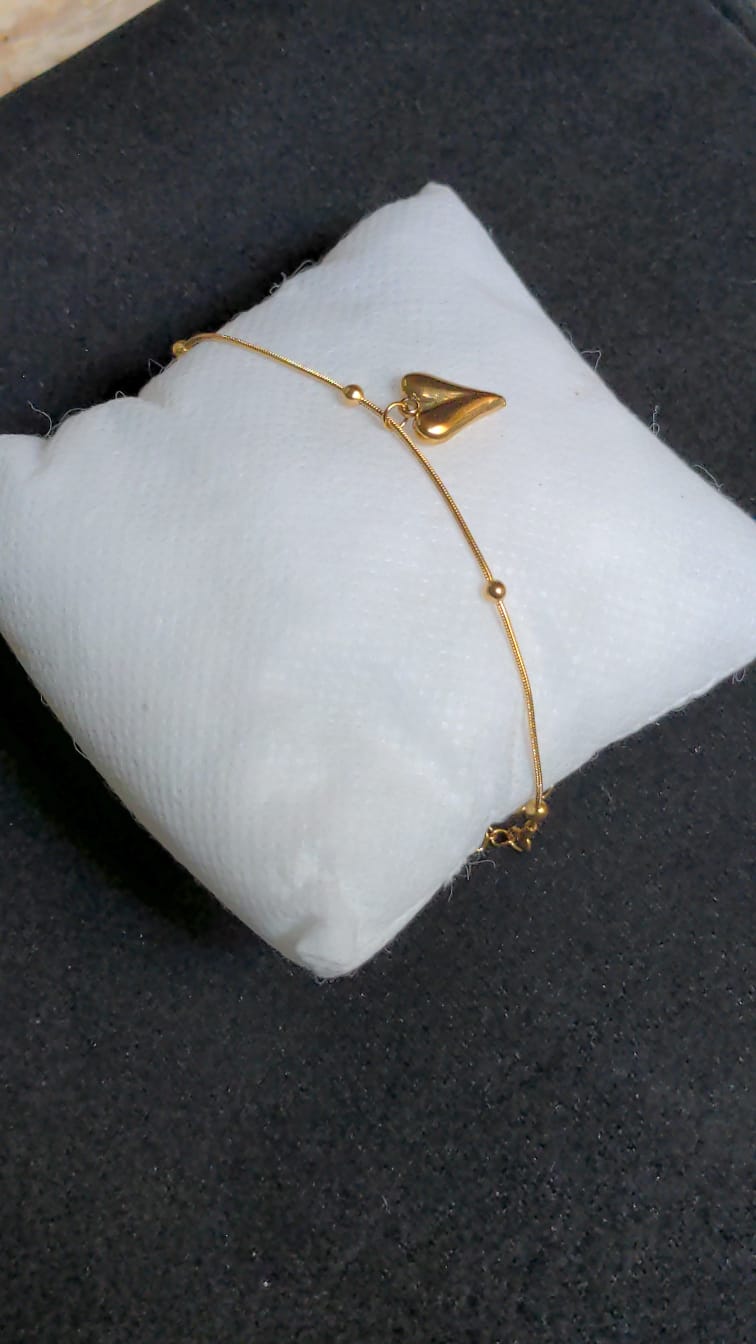 Gold-Plated Stainless Steel Heart Charm Bracelet – The Sam Collection